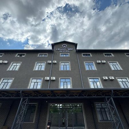 Grand Way Hotel Taraz Extérieur photo
