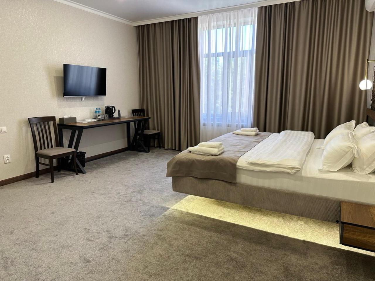 Grand Way Hotel Taraz Extérieur photo