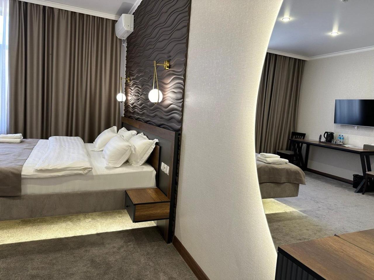 Grand Way Hotel Taraz Extérieur photo