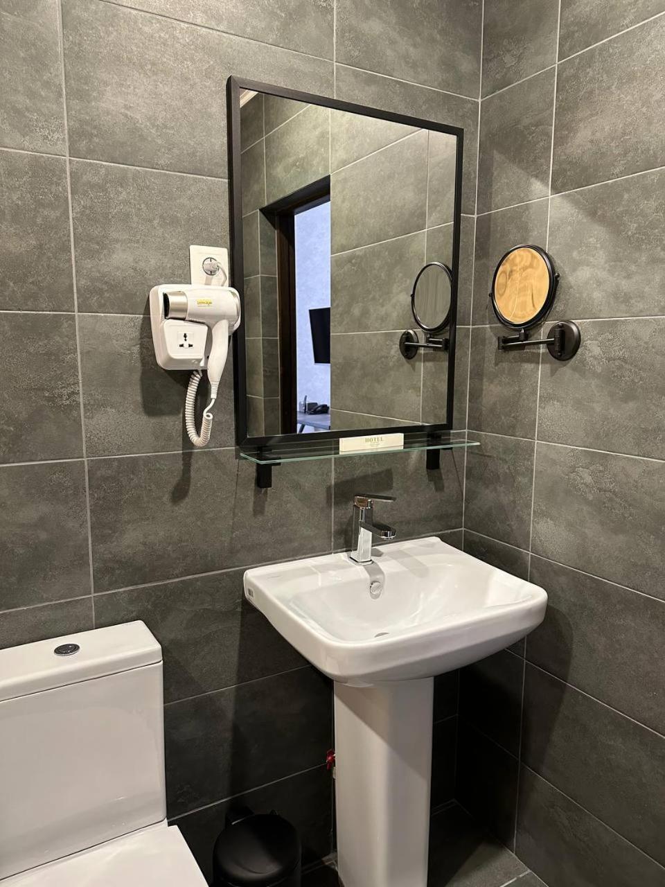 Grand Way Hotel Taraz Extérieur photo