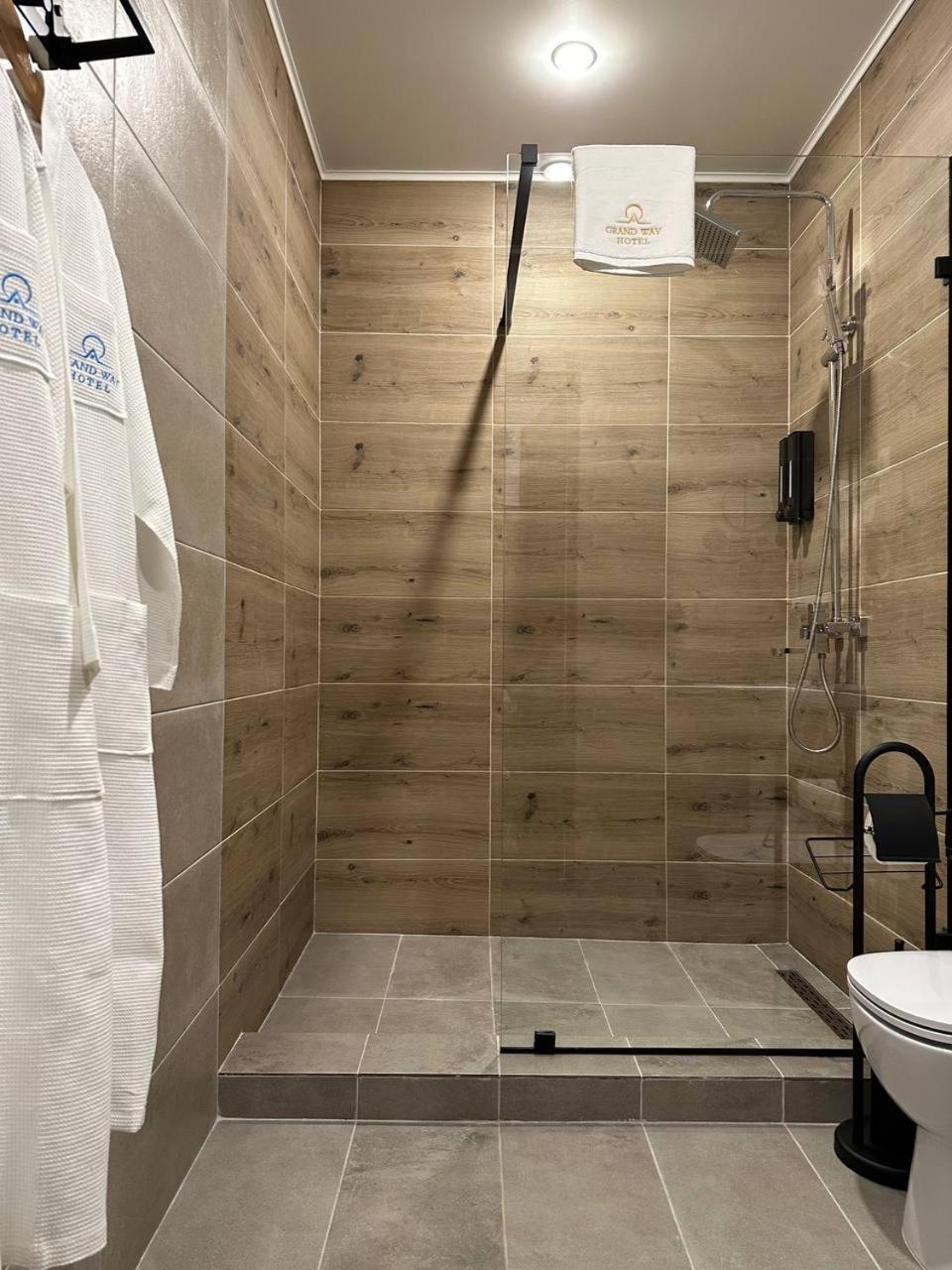 Grand Way Hotel Taraz Extérieur photo