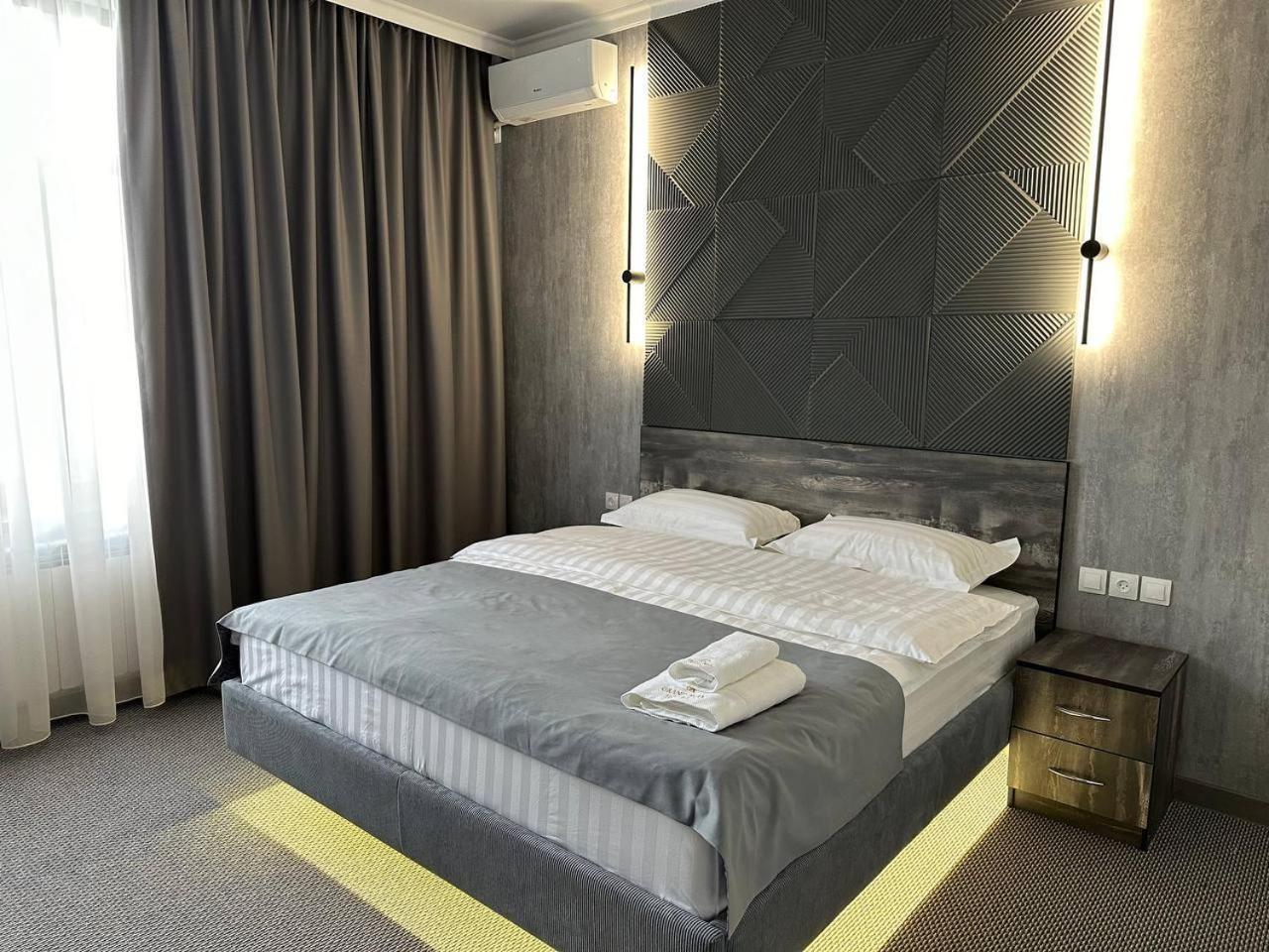 Grand Way Hotel Taraz Extérieur photo