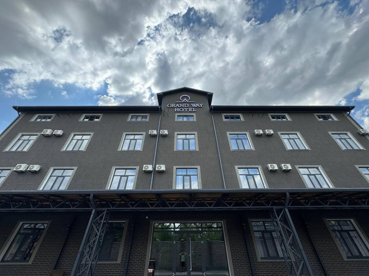 Grand Way Hotel Taraz Extérieur photo
